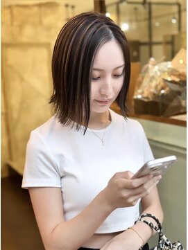 フィーリン(FEELIN') ナチュラルハイライト×切りっぱなしボブ