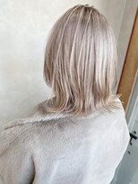 イルウィ(irwi)&nbsp;【ブリーチカラー】ホワイトベージュカラー　ミディアムボブ