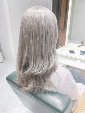 デイズ(days) ロング シルバーグレージュ ハイトーン ブリーチ 透明感カラー