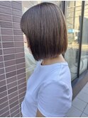 ぱつっとボブにミルクティーベージュ