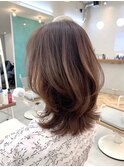 ミディアムレイヤーカットゆるふわミディアム小顔20代～50代