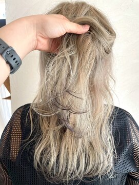 シロ(SiLO) アッシュでしめるハイトーンカラー