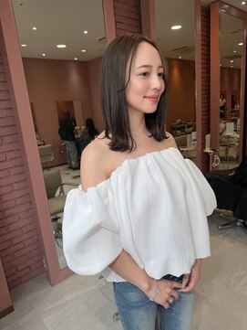 ロロネー 梅田(Lolonois) オリーブベージュ×切りっぱなしボブ