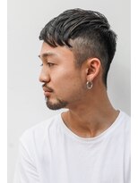 メリケンバーバーショップ コウベ(MERICAN BARBERSHOP KOBE)&nbsp;グランジツーブロック刈り上げスパイキーショートにイメチェン@2