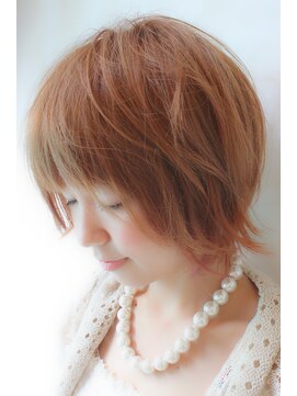 ブーケ(BOUQUET) フェミニン前下がりショートボブ ベージュカラー