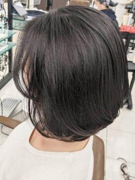 ミーティア バイ クアトロ(Meteor By QUATRO) 上品ショートボブスタイル☆