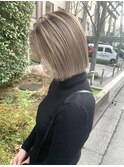 ハイライト バレイヤージュ　ボブ　切りっぱなし　