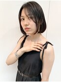 大人かわいい黒髪前下がりボブ切りっぱなし内巻きボブ耳かけ