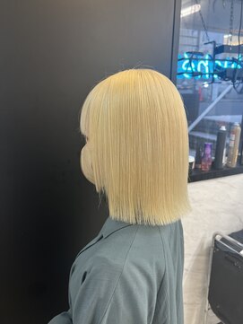 アルーシェウィズスカイ 原宿(Alushe with Sky) ブロンドヘア/ホワイトカラー/ダブルカラー/ケアブリーチ