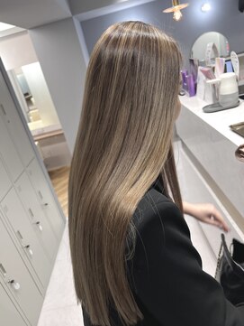 シカ 神戸三宮元町店(Cica) ハイトーン ロング ブリーチ ミルクティー 三宮 元町