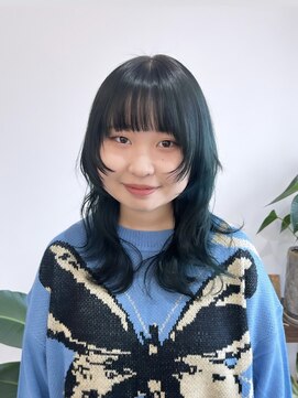 リル 溝の口(LiL) ダークグリーンウルフカット/溝の口/ブリーチ/レイヤーカット