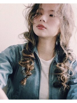 ユニカ バイ ベル 吉祥寺(unica by Belle) 小顔フェザーウェーブロングヘア《Belle》関口春花