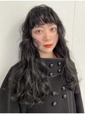 グレーアッシュカラー　縦巻きパーマ　前髪パーマ