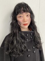 カルテ(QUARTE) グレーアッシュカラー 縦巻きパーマ 前髪パーマ