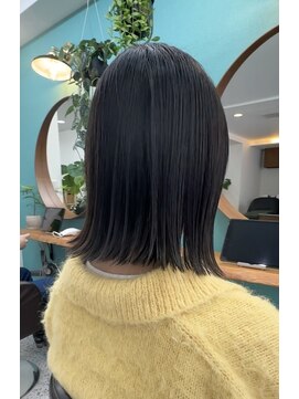 ベラ(Bella) 大人可愛い外ハネミディアムセミロング20代30代40代