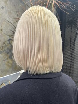 ソル オモテサンドウ 表参道 青山(SOL . OMOTESANDO) ダブルカラーピンクベージュベージュカラーケアブリーチミニボブ