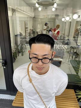 ウェルネス(Wellness) スキンフェード　サイドパート