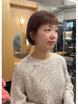 メク(meku) 明るめベージュカラー(ブリーチあり)*ぱつっとミニボブ