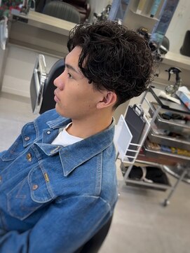 グルーマーズトウキョウ(GROOMER/S TOKYO) スペインカールブルーブラック無造作パーマツーブロック