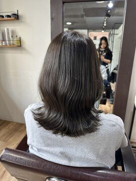 オルクドゥ(Orque deux) ミディアムレイヤー透明感暗髪アッシュブラウンくびレイヤー