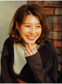 前髪かき上げナチュラルショートミディ