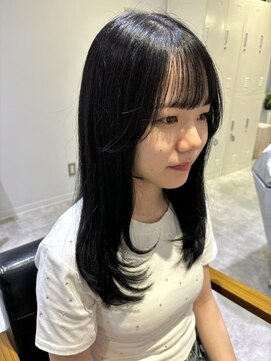 リタ(rita.) 小辻　ミディアムレイヤー×顔周りカット　レイヤーカット