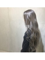 モノ アンド イニ(Mono & inni) 【奈良/inni hair】グレーハイライト