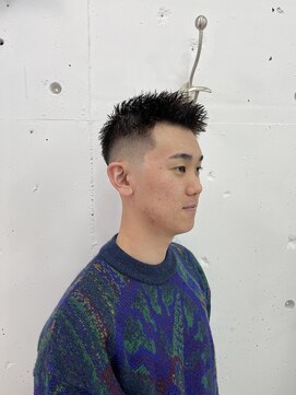 ウェルネス(Wellness) スパイラルパーマ、サイドパート、韓国マッシュ、ショート