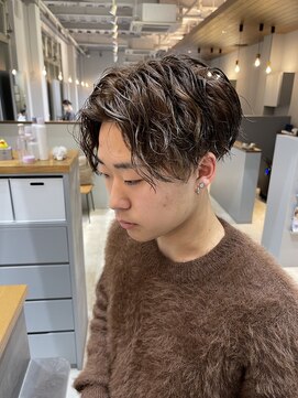 エマピボット 中川本店(EMA PIVOT) センターパートパーマ