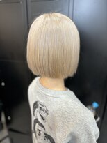 ラビス クローバー(Lovis clover) イメチェンヘアスタイル　ハッシュカット　フルバング