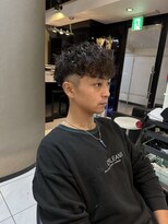 アイズ 海老名(AIZU) スペインカール 波巻きスパイラルパーマ フェードカット 眉毛