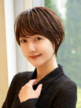 ソワネ 表参道(soigne) ふんわり分け目なしマッシュショートアッシュグレーベージュ30代