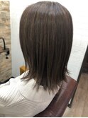ショートボブ/センターパート/ツヤ髪/グラデーション/イヤリング