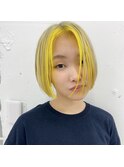 ホワイトベージュとレモンイエローのボブ