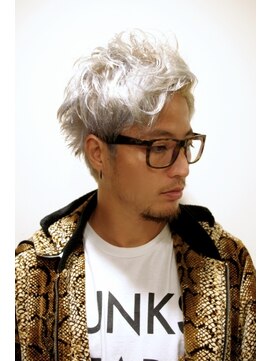 スタジオ 渋谷 原宿(Stujio) ホワイトブリーチ★無造作ショート