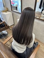 ウタリ(utari)&nbsp;隠れハイライトで透明感を【難波 桜川/白髪ぼかし】