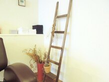 ヘアールーム フージンイーウー(hair room Foojng ewoo)の雰囲気（インテリアは植物がたくさんのオーナー手作りのDIY空間☆）