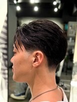 フジヤマ バーバー ショップ(FUJIYAMA BARBER SHOP)&nbsp;テーパーフェード／センターパート
