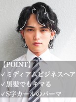 好感度アップ　ビジネスウルフヘア ミディアム　スーツ　30代