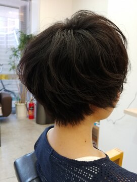 カキーン(cakeen) 大人かわいいゆるふわショート暗髪アッシュブラック ボブパーマ