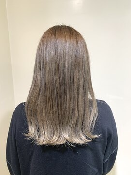 アズール 草加(azule) 大人ワンカール　ブリーチでつくるシルバーベージュ