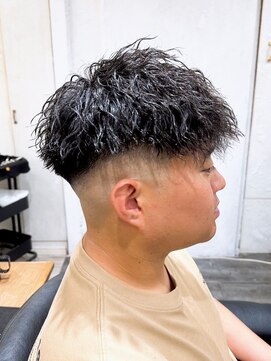 アクティ(actie) スキンフェード×ツイストスパイラルパーマ【@xoxoayu3】南柏