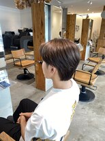 トテ(tote.)&nbsp;メンズハイトーンミルクティーベージュセンターパート韓国ヘア