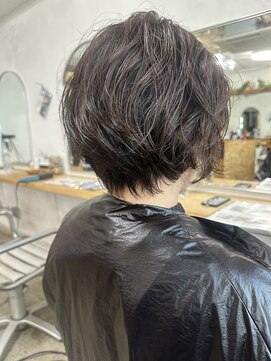 ウィークエンド(WEEKEND) 癖毛活かしショート