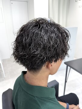 ボンド トウキョウ(BOND TOKYO) 刈り上げセンターパートツイストスパイラルパーマ 渋谷ツイスパ