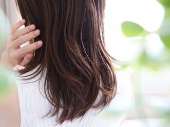 ツイン 千曲店の写真/すぐ気になる根元の白髪にも◎通いやすくてキレイが続く大人サロン