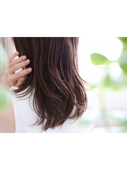 すぐ気になる根元の白髪にも◎通いやすくてキレイが続く大人サロン