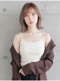 肩上外ハネ×くすみベージュの韓国風