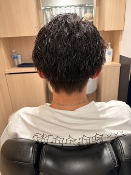 リバティシェアバーバー 銀座(LIBERTY SHARE BARBER) 【2026旬髪】無造作縦落ちツイストスパイラルパーマ