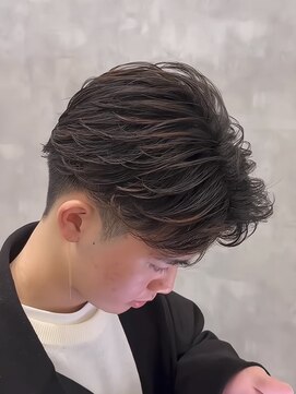 メンズヘアフェイス(Men's hair FACE。) フェザーパーマ/刈り上げショート/刈り上げセンターパート
